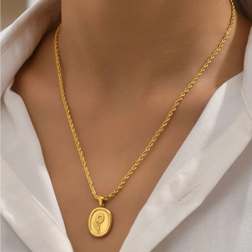 18K Yellow Gold Sunflower Frosted Coin Pendant Twisted Rope Necklace - Picture 7 of 16